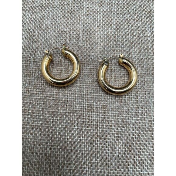 Gold-tone Jewelry Bundle of 3 items Chain Necklace 2 pair Gold-tone Pierced Ear - Picture 3 of 13